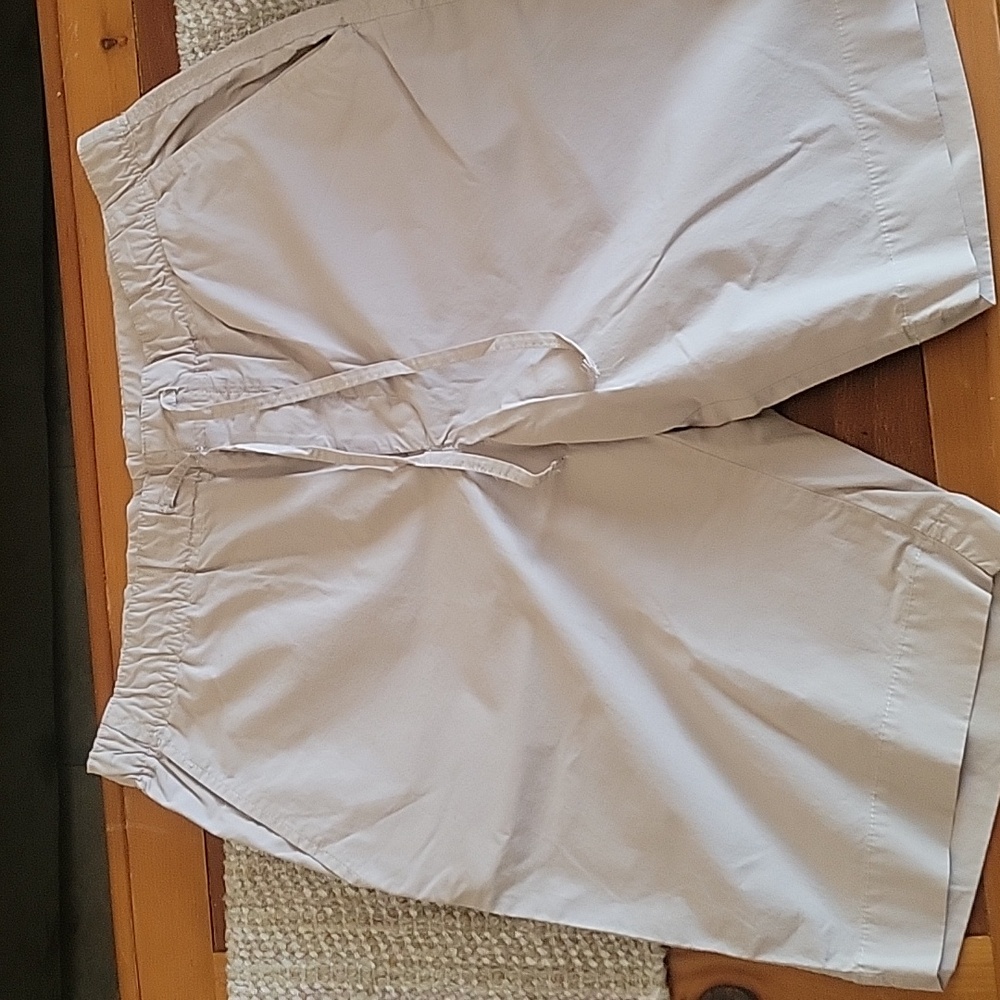 Banana Republic all cotton khaki bermuda shorts - large